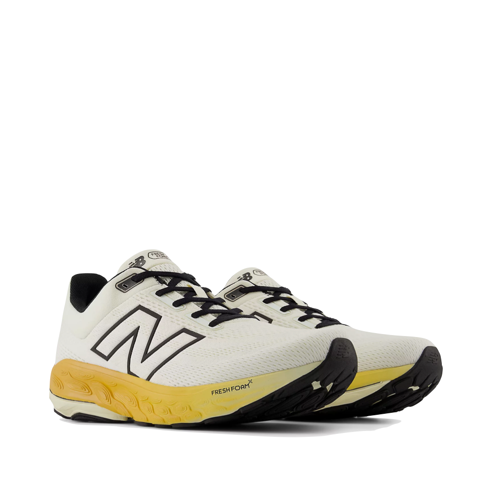 Mudguard and Toe view of New Balance Fresh Foam X 860 v14 Sneaker for men.