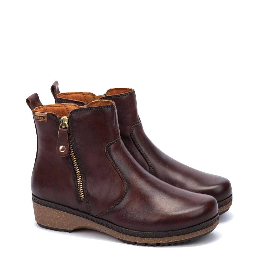 Side (right) view of Pikolinos Granada Leather Double Side Zip Boot for women.