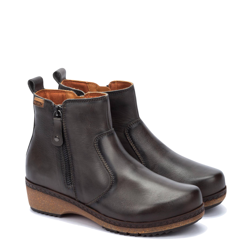 Mudguard and Toe view of Pikolinos Granada Leather Double Side Zip Boot for women.