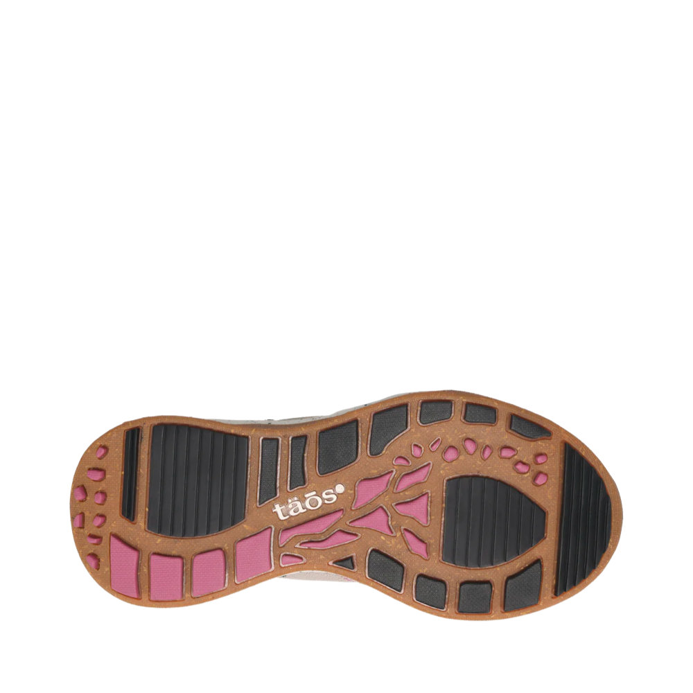 Bottom view of Taos Advance Super Hiker for women.