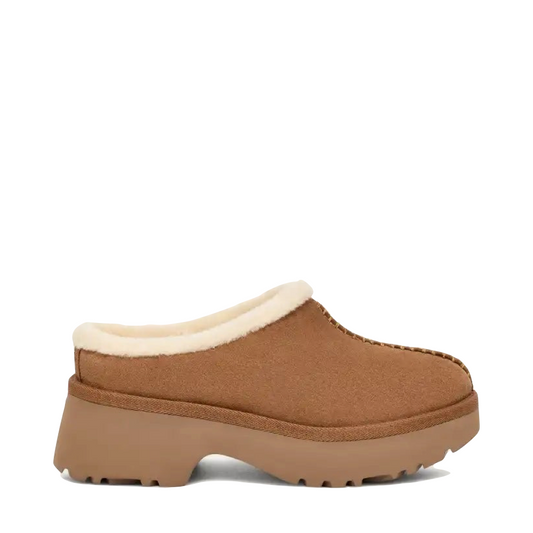 Side (right) view of Ugg New Heights Cozy Clog for women.